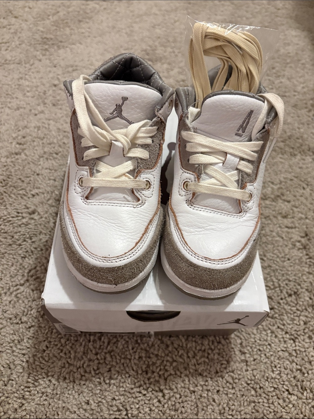 Jordan 3  Retro SP (PreSchool) A mamanire White and Tan Suede-Trim Sneakers